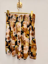 Load image into Gallery viewer, Posy shorts - 3 colours
