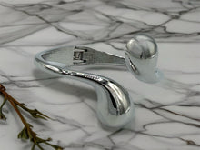 Load image into Gallery viewer, Claudia Bangle - 2 Colours
