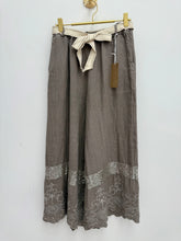Load image into Gallery viewer, Fay trousers - 6 colours
