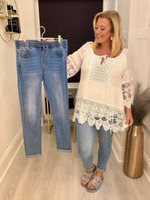 Load image into Gallery viewer, Eve jeans - light
