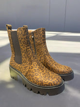 Load image into Gallery viewer, Milan boots - leopard
