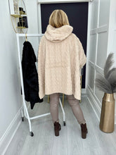 Load image into Gallery viewer, Honey cape - 2 colours
