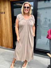Load image into Gallery viewer, Josie dress - 2 colours
