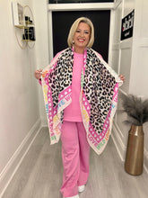 Load image into Gallery viewer, Wild scarf - 2 colours
