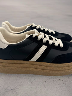 Load image into Gallery viewer, Kirsty trainers
