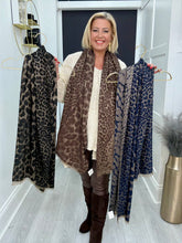 Load image into Gallery viewer, Julia scarf - 3 colours
