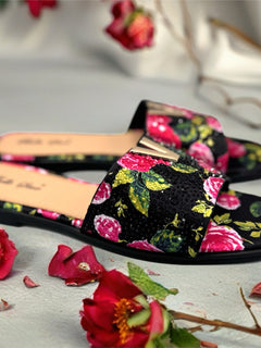 Load image into Gallery viewer, Fleur Sandals - Black

