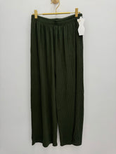 Load image into Gallery viewer, Drew trousers - 5 colours, 2 sizes
