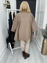 Load image into Gallery viewer, Claudia cape- 3 colours
