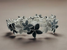 Load image into Gallery viewer, Posy bracelet - 3 Colours
