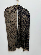 Load image into Gallery viewer, Julia scarf - 3 colours
