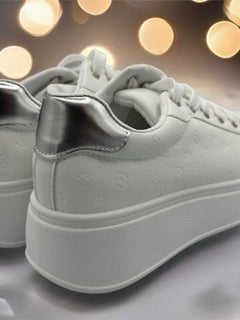 Load image into Gallery viewer, Lisa Trainers - white &amp; silver
