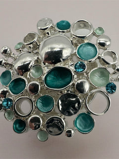 Load image into Gallery viewer, Sophie Magnetic Brooch

