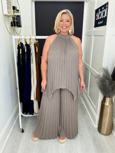 Load image into Gallery viewer, Jenna Co-ord - 5 colours
