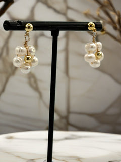 Load image into Gallery viewer, Daisy earrings
