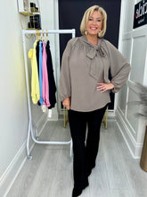 Load image into Gallery viewer, Cindy top - 6 colours
