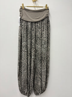 Load image into Gallery viewer, Briony trousers

