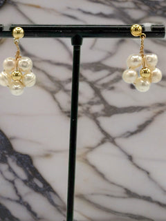 Load image into Gallery viewer, Daisy earrings
