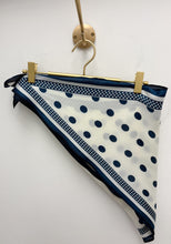 Load image into Gallery viewer, Dotty scarf - 4 Colours
