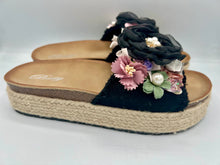 Load image into Gallery viewer, Blossom flatforms - black
