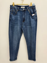 Load image into Gallery viewer, Mary jeans - Mid wash
