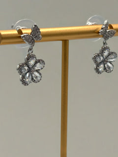 Load image into Gallery viewer, Petal Earrings
