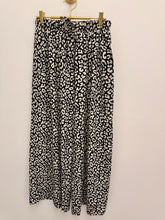 Load image into Gallery viewer, Beth trousers - 2 colours
