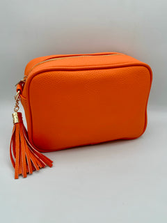 Load image into Gallery viewer, Tassel bag - Gold Metalwork
