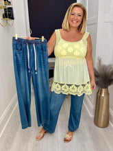 Load image into Gallery viewer, Toni jeans - 4 sizes
