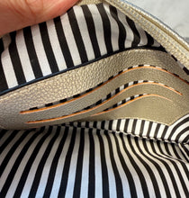 Load image into Gallery viewer, Julie Handbag - 4 colours
