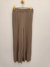 Load image into Gallery viewer, Connie co-ord - 5 colours
