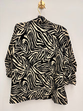 Load image into Gallery viewer, Zebra blazer - 7 sizes
