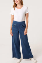 Load image into Gallery viewer, Josie jeans - 3 sizes
