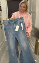 Load image into Gallery viewer, Flora Jeans
