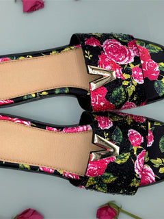 Load image into Gallery viewer, Fleur Sandals - Black
