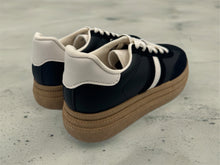 Load image into Gallery viewer, Kirsty trainers
