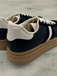 Load image into Gallery viewer, Kirsty trainers
