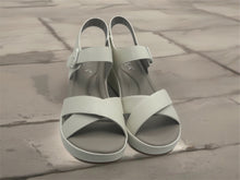 Load image into Gallery viewer, Harmony wedges - white
