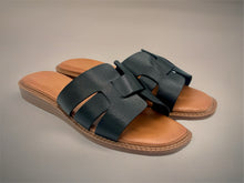 Load image into Gallery viewer, Hannah Sandals - Black
