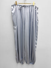 Load image into Gallery viewer, Glam trousers - 5 colours, 2 Sizes
