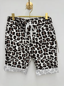 Joanne magic shorts