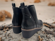 Load image into Gallery viewer, Natalie boots
