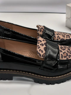Load image into Gallery viewer, Beatrice loafers
