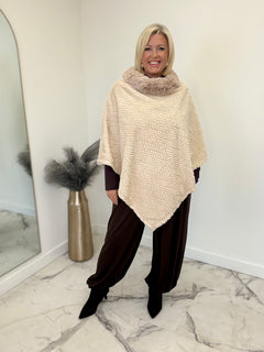 Load image into Gallery viewer, Amara poncho
