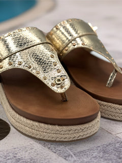 Load image into Gallery viewer, Cassie wedges. SIZE 3s ONLY
