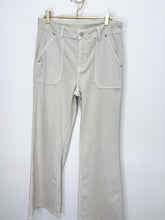 Load image into Gallery viewer, Keira jeans - 2 colours, 5 sizes
