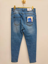 Load image into Gallery viewer, Harper jeans
