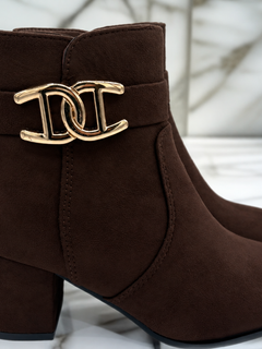 Load image into Gallery viewer, Zelda boots - Chocolate
