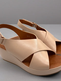Load image into Gallery viewer, Clara wedges - nude
