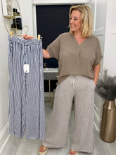 Load image into Gallery viewer, Esther trousers - 2 colours
